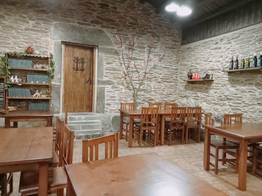 Adega de Cabanas, Restaurante de comida tradicional gallega
