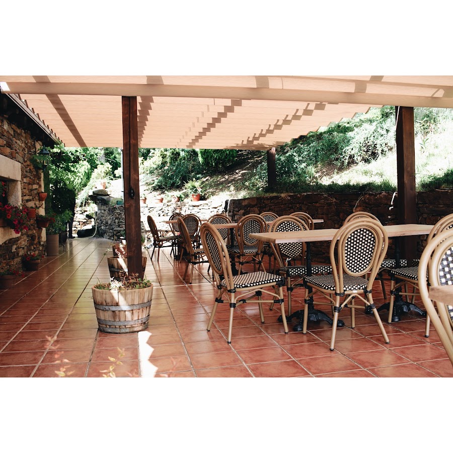 Restaurante O Castelo, Adega Algueira, Doade