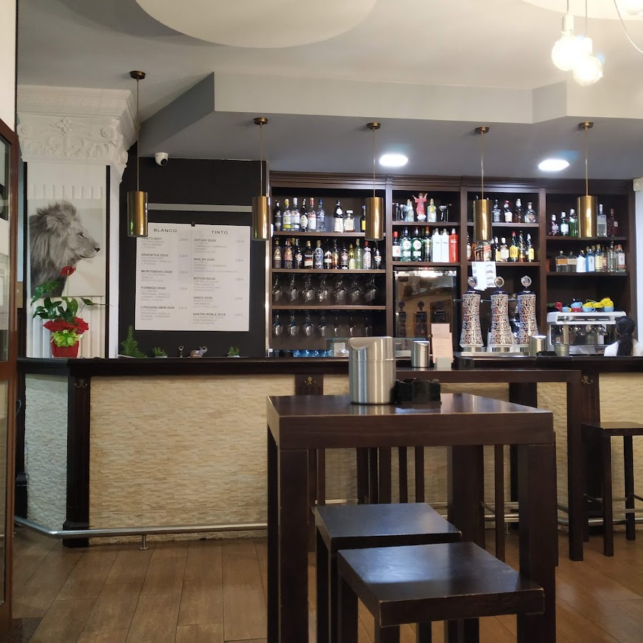 Vinoteca Los Leones
