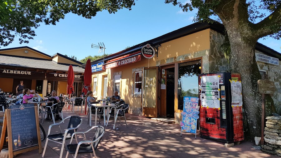Plaza Bar y Albergue o Cruceiro