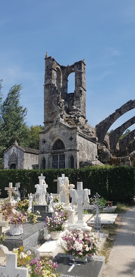Ruinas de la Iglesia Antigua de Santa Mariña Dozo